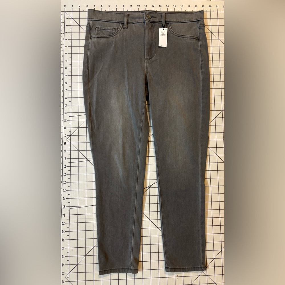 NWT Banana Republic Women’s Size 30/10P Gray Super-Stretch Legging-Fit Jeans‎